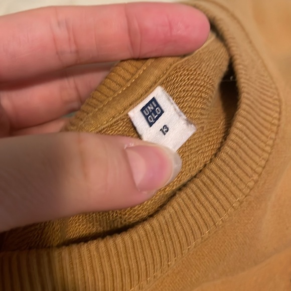 Uniqlo crew neck sweater - Picture 2 of 2
